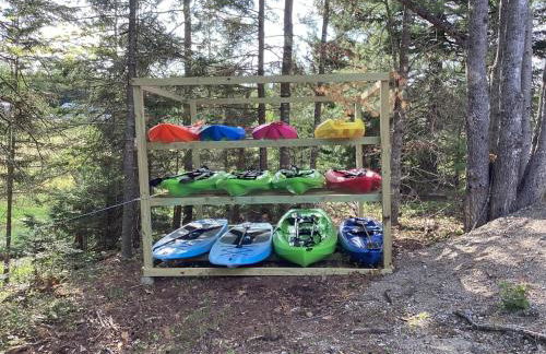 5BR Waterfront Hot Tub Kids Playscape Pets Family Compound! - Foto 48