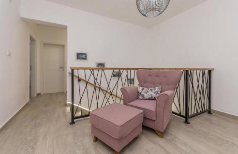 Gorgeous Home In Nadin With Wifi - Photo 28