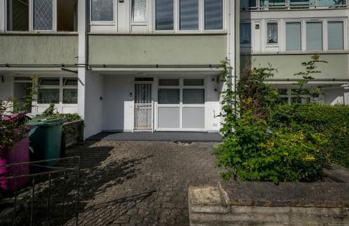 3BR Off A13 , Sleeps 6, 2mins to Langdon DLR,Free Parking - Photo 42