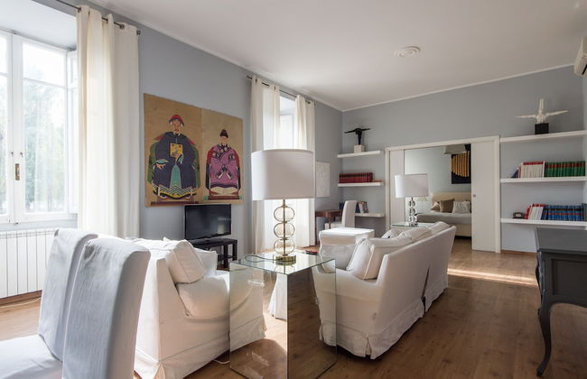 Luxury Apartment Auditorium - Photo 14