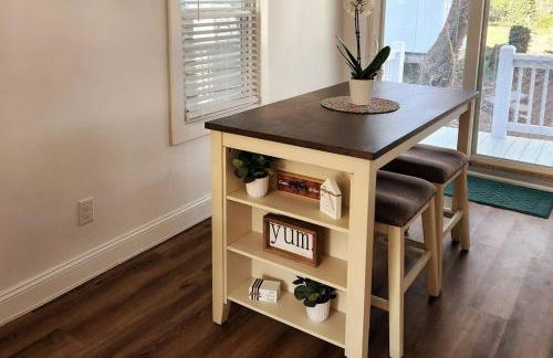 Cute and Cozy 2bed-4 Miles to LU - Foto 3