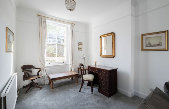 At Home in Chelsea - Photo 17