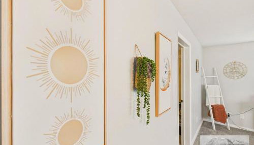 Main St New with AC Monthly stays Charming Cottage KING BED - Foto 5