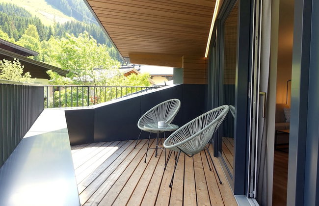 Bergzeit Flat Saalbach Directly on the ski Piste - Photo 8