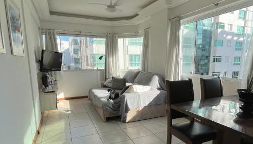 Apartamento espaçoso 2 quartos a 200 m da praia - Foto 1