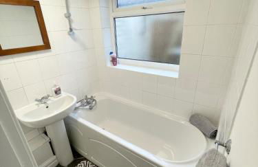 Cute two bedroom house with free street parking - Foto 10