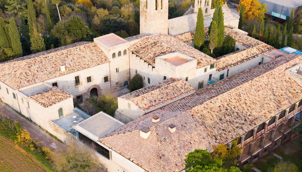 Tour medieval pelo Mosteiro de Sant Benet