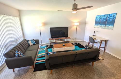 Paradise Awaits! Beach, King Bed, Private Yard & Workspace - Photo 3