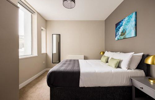 Plymouth by Charles Hope - Foto 33