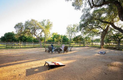 Private Luxury Getaway | Fire Pit | Near Weddings - Photo 43