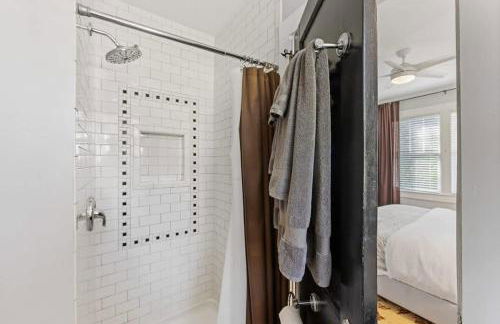 Stylish Myers Park 2 br with Screened Porch - Foto 23