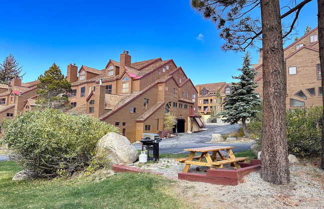 Inviting Mountain Retreat Steps From Ski Lifts! - Foto 49