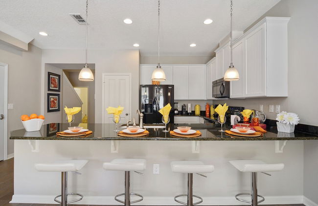 Stunning 4Bd Sleeps9 w Jacuzzi Close to Disney Compass Bay 5113 - Foto 5