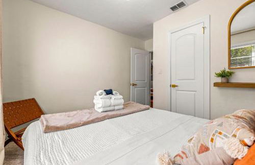 Sunny Citrus Escape Min to Midtown & Dog-Friendly - Foto 24