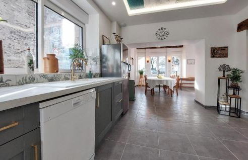 Amazing Home In Neuilly Le Vendin - Photo 6