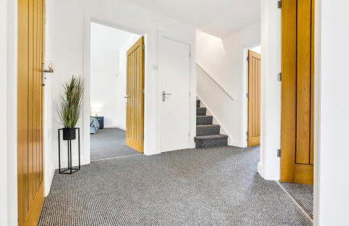 Comfortable 3-Bed Dormer Bungalow Family & Business Friendly - Photo 27