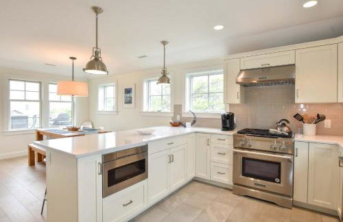 Gorgeous Architectural Home w Water Views - Foto 10