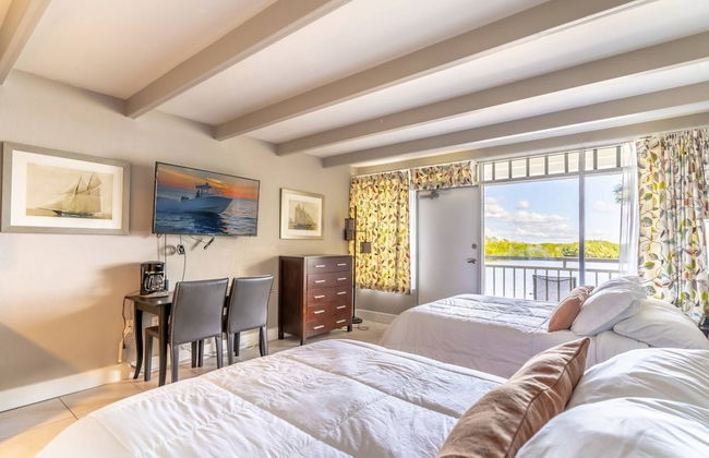 215 Little Harbor Inn - Photo 2