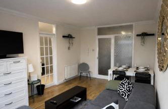 Cosy 2-Bed Flat in the Heart of Prestwich Village - Foto 4