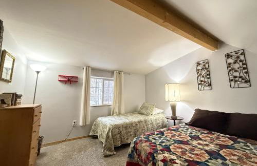 Talkeetna Log Cabin with Hot Tub Unit 2 - Foto 16