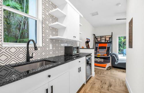 Spacious, Elegant 5 Bed, Best Pool, All New, Close to Beach and Atlantic Ave - Photo 22