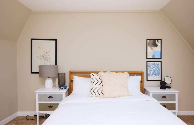 The Holland Park Crib - Classy 2bdr House - Photo 3