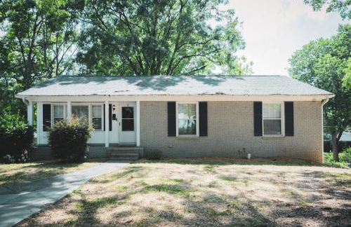 Spacious Home with Pet-Friendly Yard - Foto 11