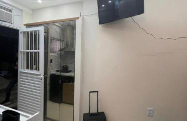 Adorável Tiny house 5, ar, cozinha completa, wifi e tv smart - Foto 8