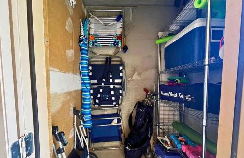 Dreamy Condo 2 minute walk to Beach w King Size Bd - Foto 32