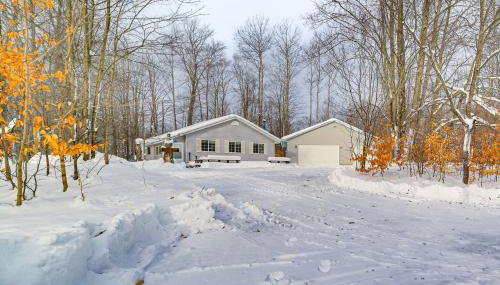 Secluded Mancelona Home with Gas Grill! - Foto 3