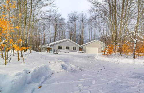 Secluded Mancelona Home with Gas Grill! - Foto 3