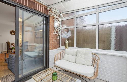 Modern Refurbished 2 Bed House Ideal for Business & Families - Foto 26