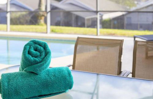 630- 3 Bedroom South facing Home with Pool Drenched in Florida Sunshine Perfect for Families - Foto 24