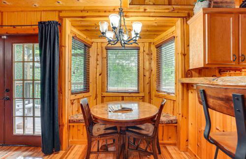 Relax Fireside! Hot Tub Haven on Table Rock Lake - Foto 8