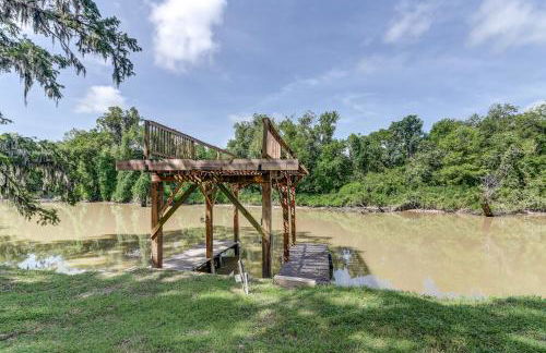 The San Bernard River waterfront provides private access to a spa, boat ramp, and jet skiing - Photo 35