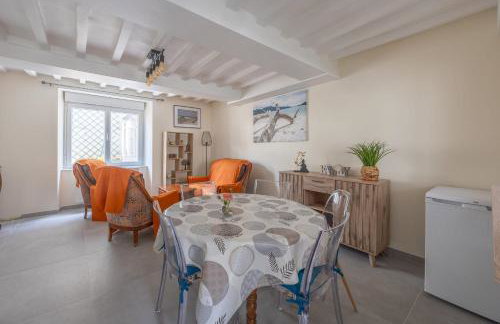 Les Colibris little house in the city-center - Foto 13