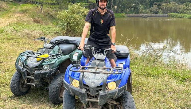 Tour privado en quad por la Reserva de Uyuca - Foto 4, Un joven feliz durante el bonito recorrido en quad por Uyuca