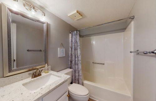 Romar Tower Beachfront Condos - Foto 82