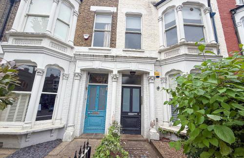 2-Bedroom flat with private patio & firepit in Shepherds Bush near Hammersmith by Staylio Ltd - Foto 37