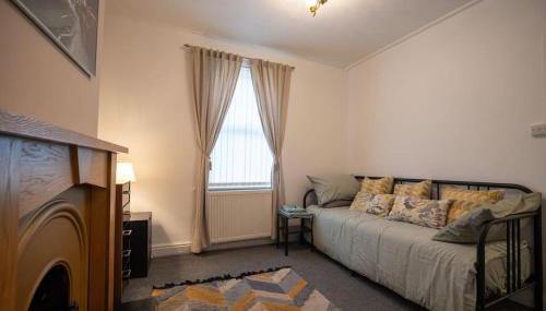 Gloucester City - Birchmore House - 2 Bedroom End Terrace Property Near To City Centre & Hospital With On-Street Parking - Sleeps 5 - Great For Hospital Workers & Contractors - Hosted by RENTMYHOUSE - Foto 5