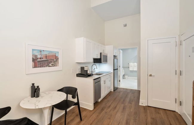 Sosuite Studio Acc. w Shared W/d, Gym, Lounge - Foto 9