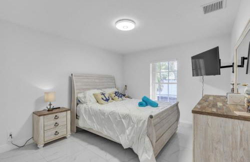 Gorgeous Lake Worth Beach House 4 Bedroom Home by RedAwning - Photo 42