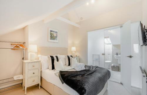 Toffee Apple - Photo 17