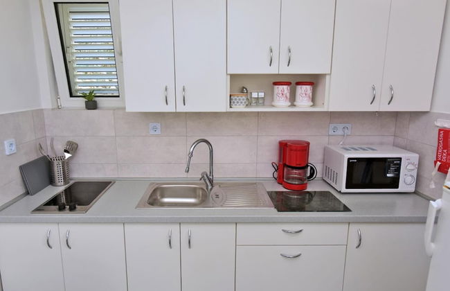 Peaceful and Secluded Krk Apartment With Terrace - Photo 3