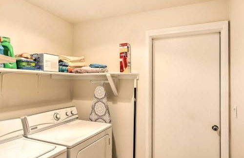 Quiet Lakefront Olympia Home with Dock on Half Acre - Foto 25