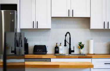 The Modern Boho Brick Loft - Foto 69