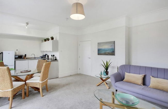 Stunning 2-bed Apartment in Tunbridge Wells - Photo 15