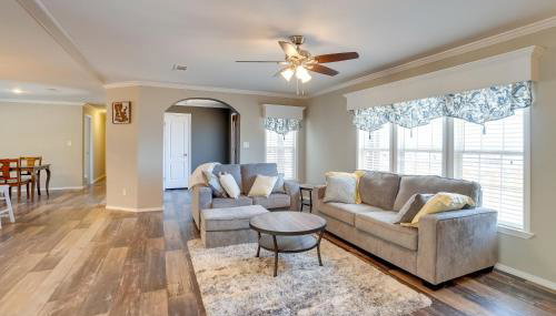 Fishermans Paradise Lake-View Home in Many! - Foto 5