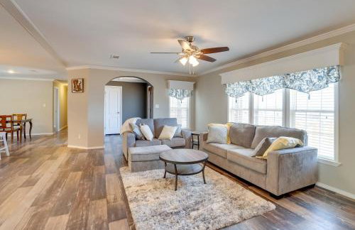 Fishermans Paradise Lake-View Home in Many! - Foto 5