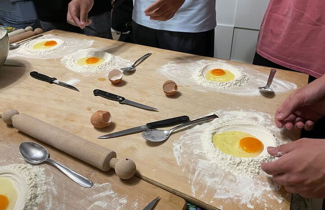 Taller de pasta colorida en Bolonia con comida - Foto 10